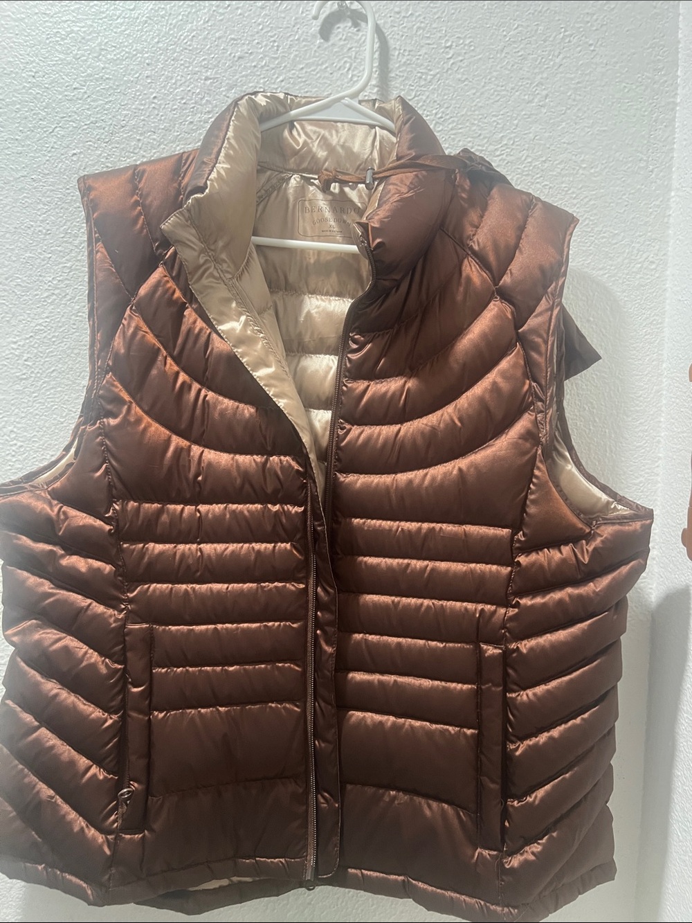 Bernardo Reversible Quilted Puffer Vest in Brown & Cream